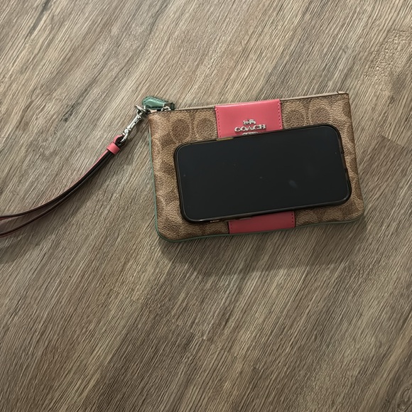 Coach Wristlet with pink Leather & Classic Coach Pattern - Picture 6 of 6